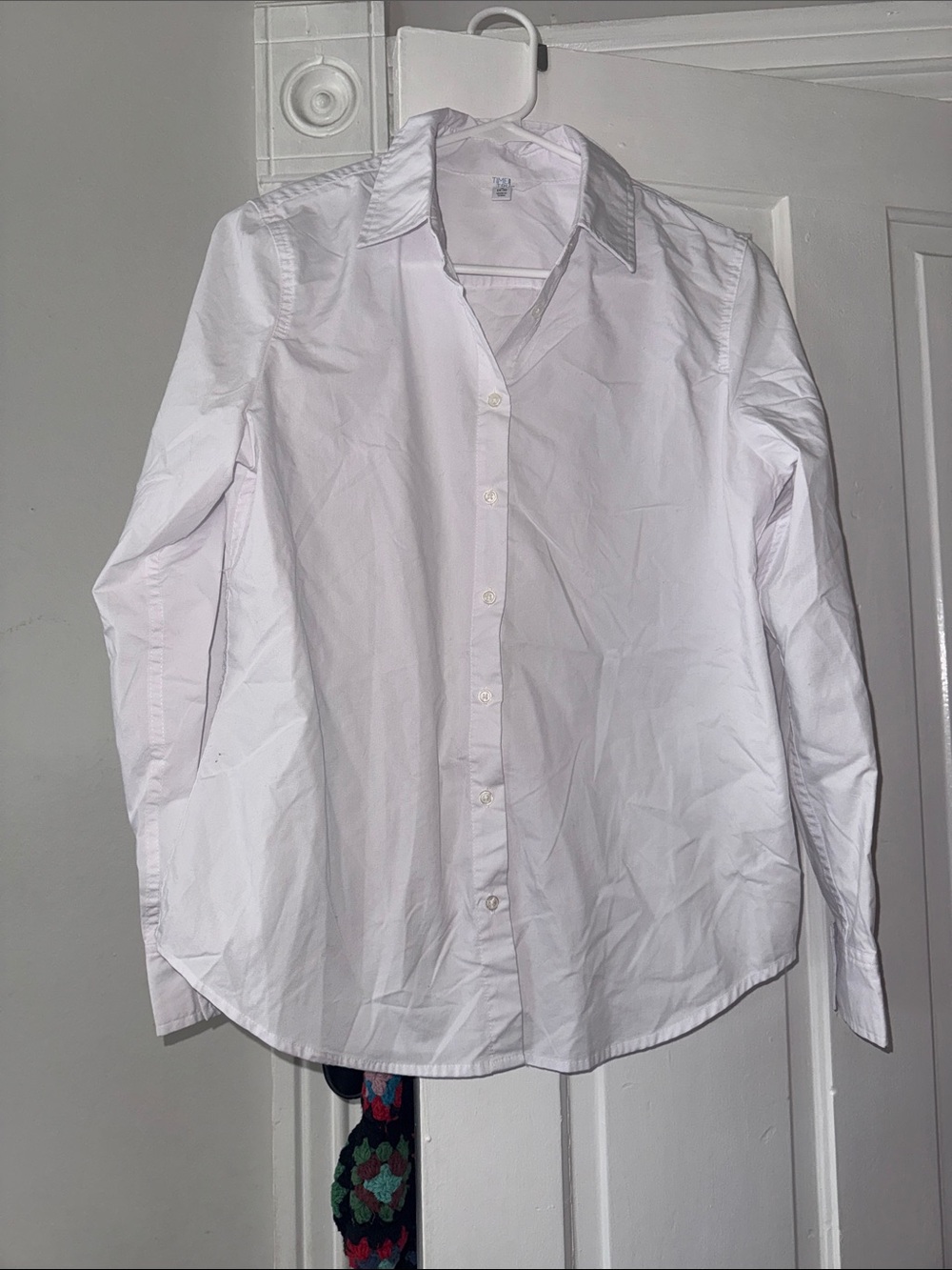 Time and Tru White Button-Down Collared Shirt